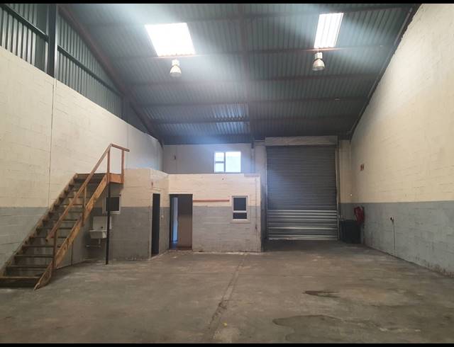 235M² FACTORY RENTED IN SAXENBURG PARK 1